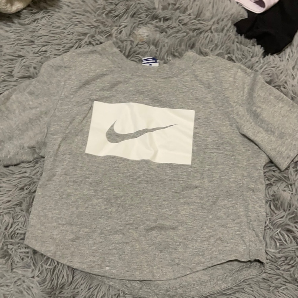 crop top nike